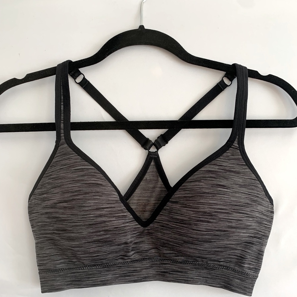 Women’s underwire sports bras